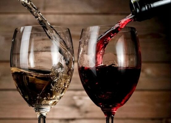 Rượu vang có hai dòng chính là vang ngọt và vang chát