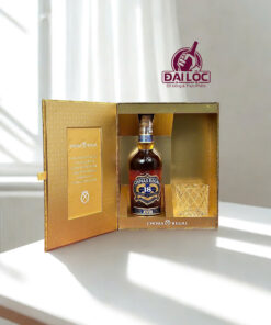 Hộp quà rượu Chivas 18 2026 bên trong hộp