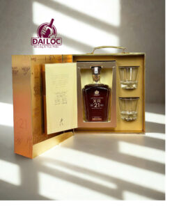 Bên trong Hộp quà Johnnie Walker XR 21 sang trọng