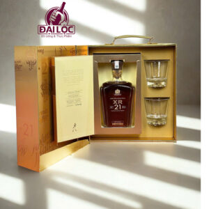 Bên trong Hộp quà Johnnie Walker XR 21 sang trọng