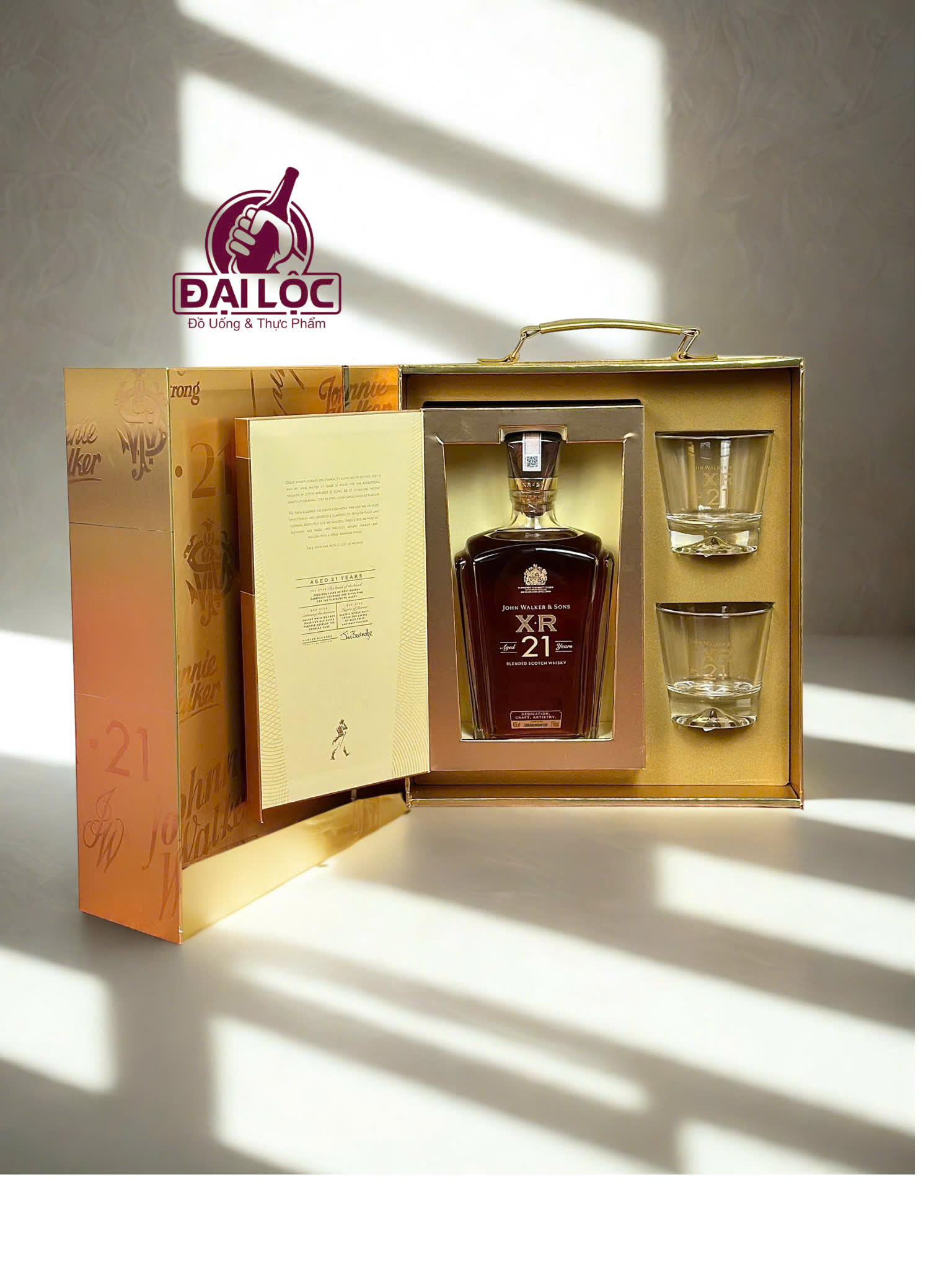Hộp Quà Johnnie Walker XR 21 – Đẳng Cấp Thượng Lưu, Khẳng Định Vị Thế Tại Shop Đại Lộc Bên trong Hộp quà Johnnie Walker XR 21 sang trọng