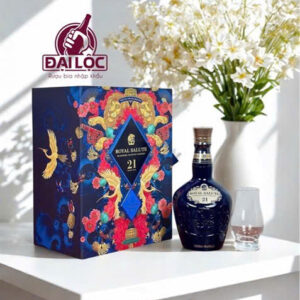 Royal Salute 21 Year Old (thường được gọi là Chivas 21)