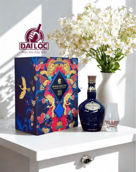 Hộp Quà Royal Salute 21 2026 – Đẳng Cấp Vương Giả Cho Tết Bính Ngọ Hộp quà Royal Salute 21 2026 (thường được gọi là Chivas 21)