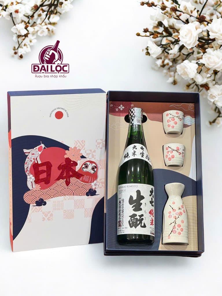 Hộp Quà Daruma Sake Daishichi Junmai Kimoto Hộp quà Daruma đơn kết hợp rượu Sake Daishichi Junmai Kimoto 720ml sang trọng