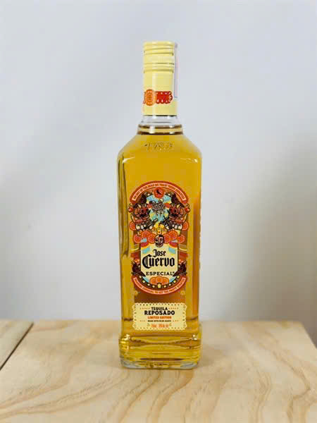 Rượu Jose Cuervo Especial Gold (Jose Cuervo Vàng) 700ml Rượu Jose Cuervo Especial Gold (Jose Cuervo Vàng): Linh Hồn Của Tiệc Tùng Tại Shop Đại Lộc
