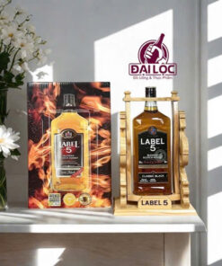 Rượu Label 5 Classic Black 2 Lít (Kèm Kệ Gỗ): Đẳng Cấp Trưng Bày Tại Shop Đại Lộc