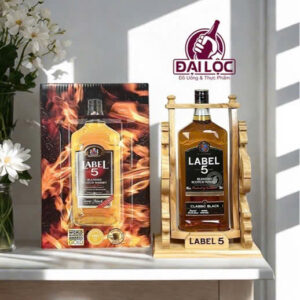 Rượu Label 5 Classic Black 2 Lít (Kèm Kệ Gỗ): Đẳng Cấp Trưng Bày Tại Shop Đại Lộc