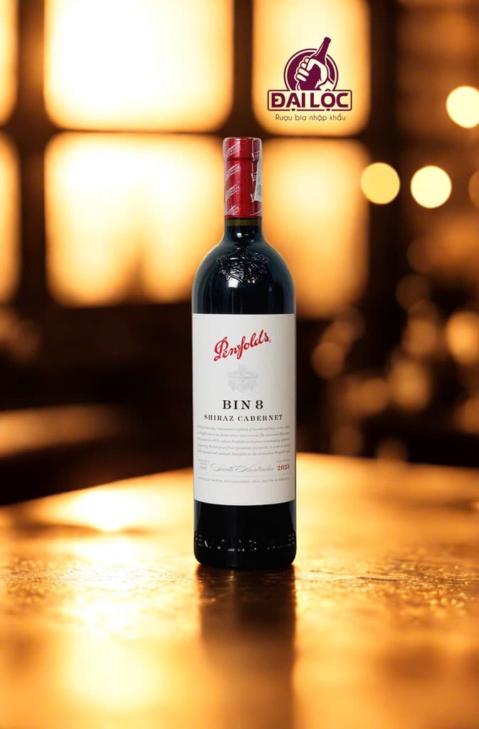 Chai vang Penfolds Bin 8 2023 với nhãn trắng đỏ truyền thống sang trọng
