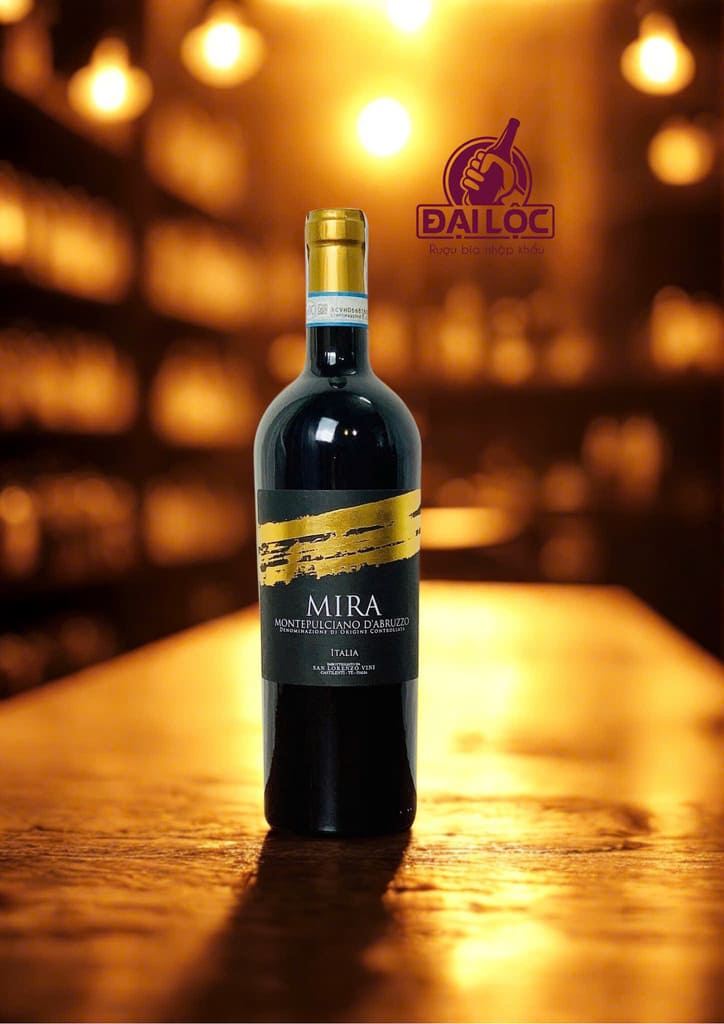 Cận cảnh nhãn chai vang Ý Mira với logo sang trọng